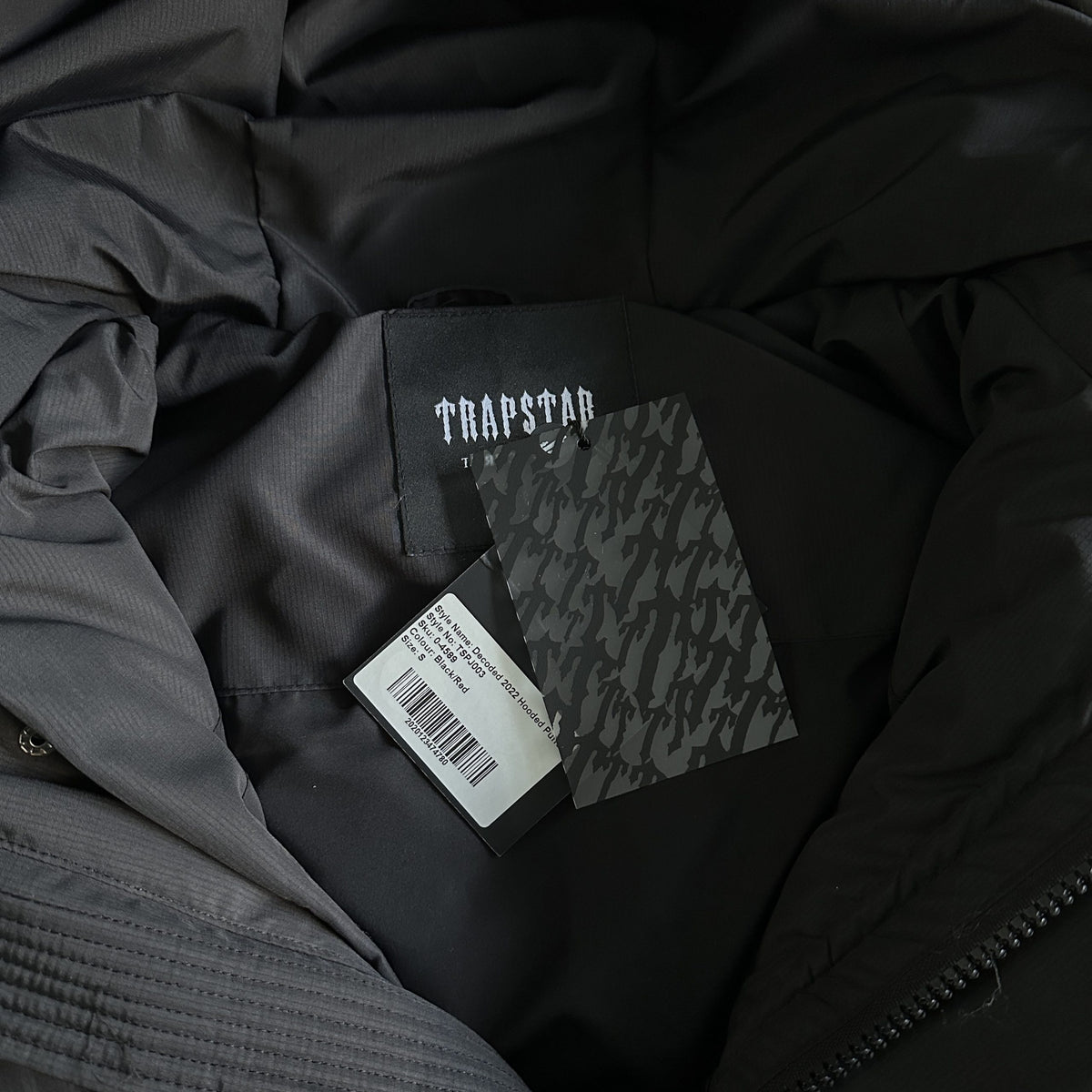 Trapstar Geacă Hooded Negru Roșu New Colecție - prezentare produs