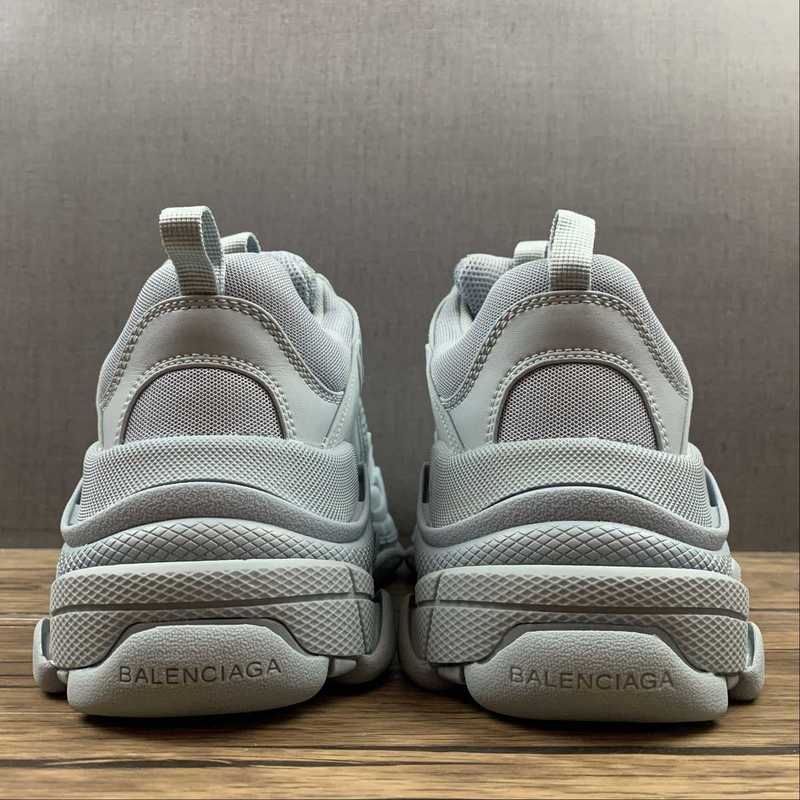 Balenciaga Triple S Gri - prezentare produs
