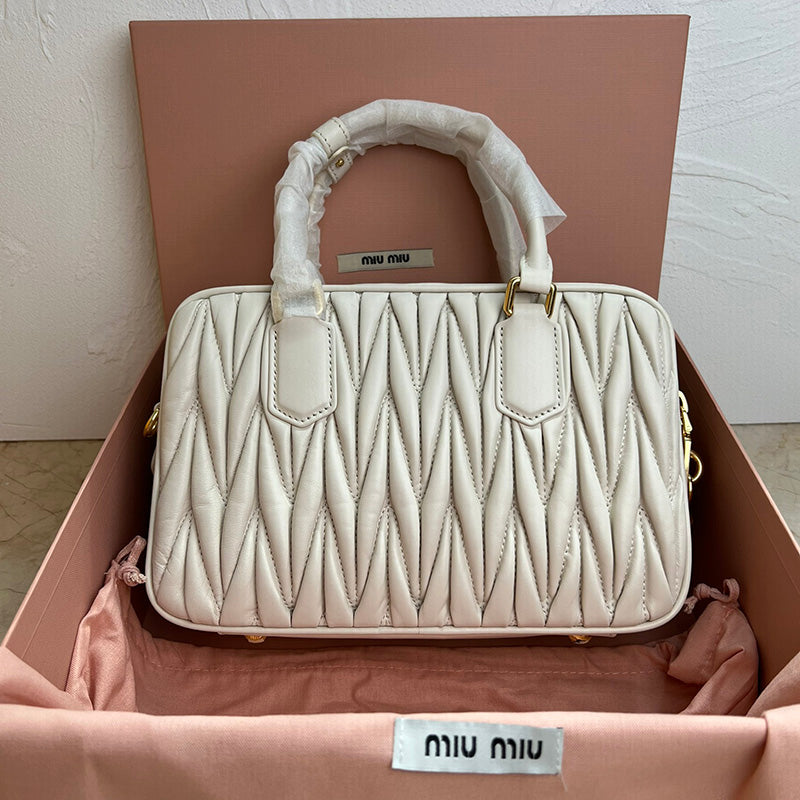 Miu Miu Geantă Exclusive - prezentare produs