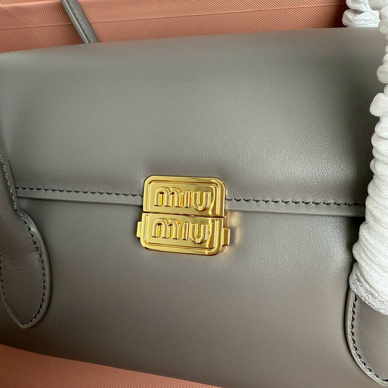 Miu Miu Geantă Exclusive - prezentare produs