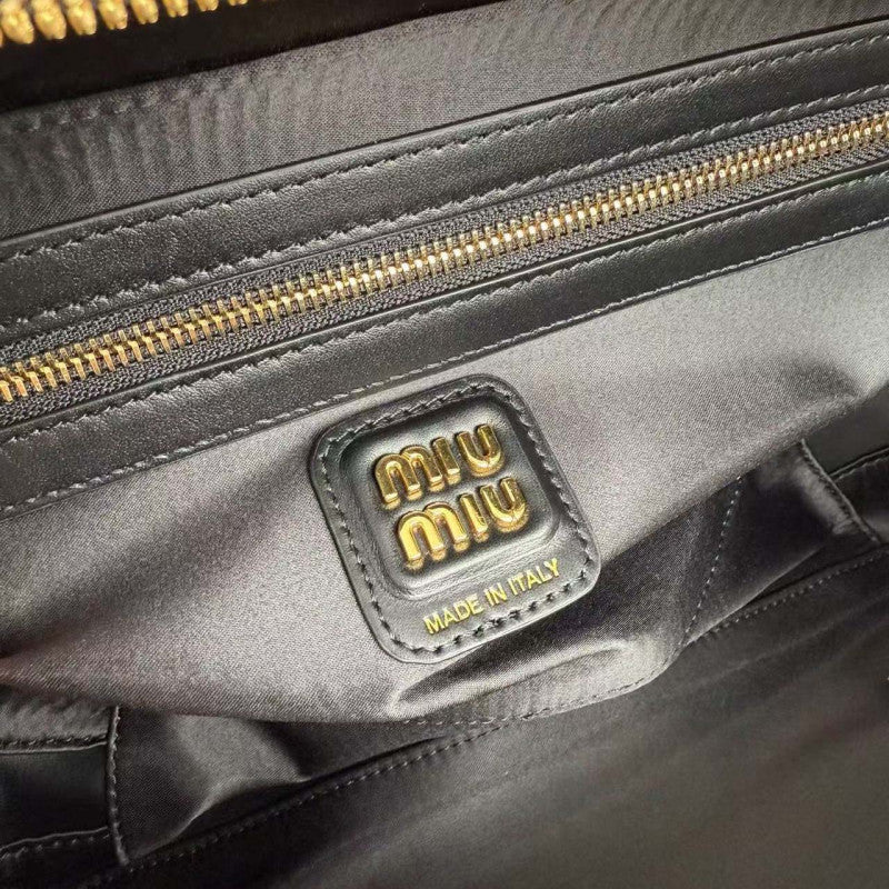 Miu Miu Geantă Exclusive - prezentare produs