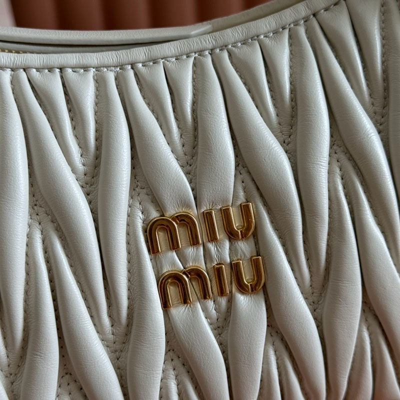 Miu Miu Geantă Exclusive - prezentare produs