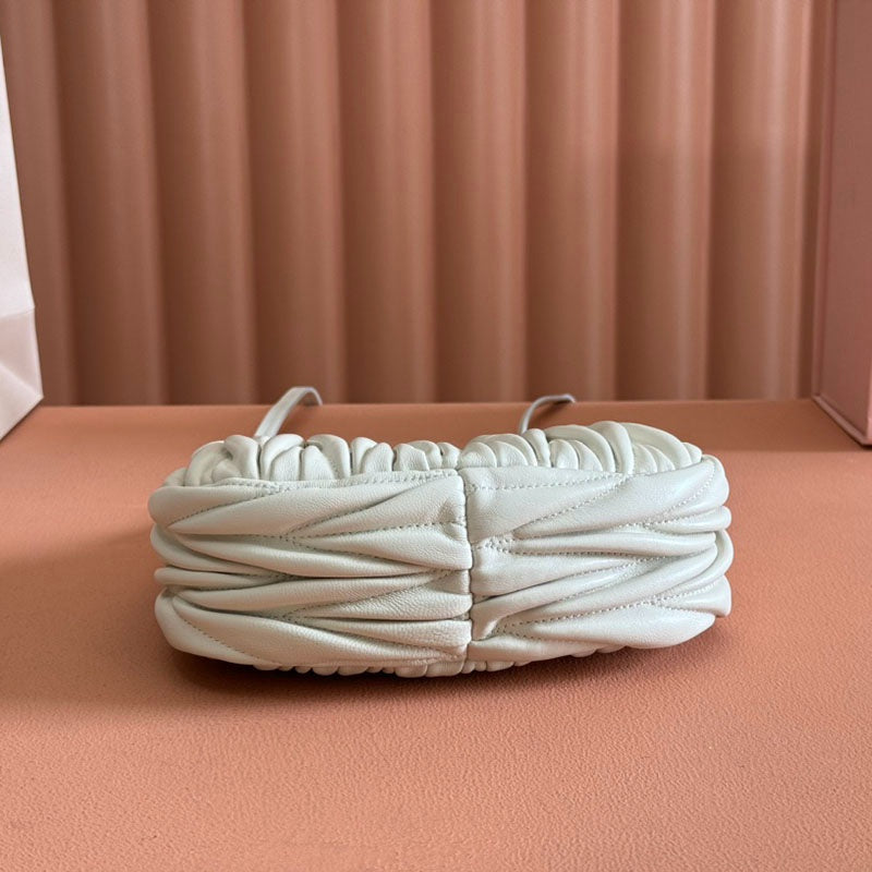 Miu Miu Geantă Exclusive Small - prezentare produs