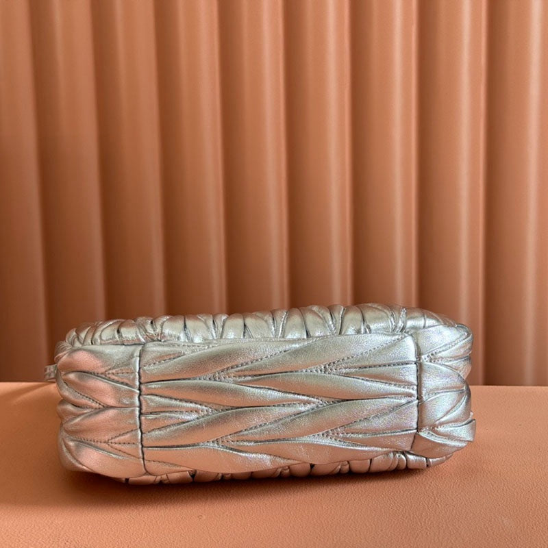 Miu Miu Geantă Exclusive Medium - prezentare produs