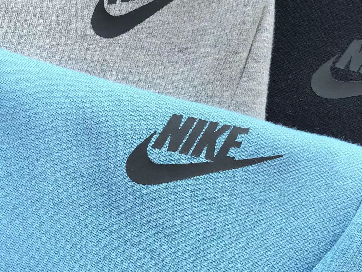 Nike Tech Pantaloni Trousers - prezentare produs