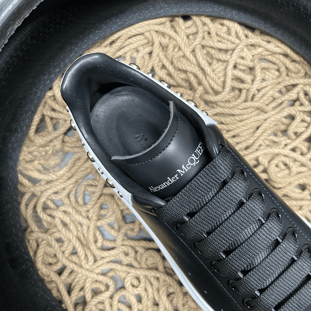 Alexander McQueen Negru And Alb - prezentare produs