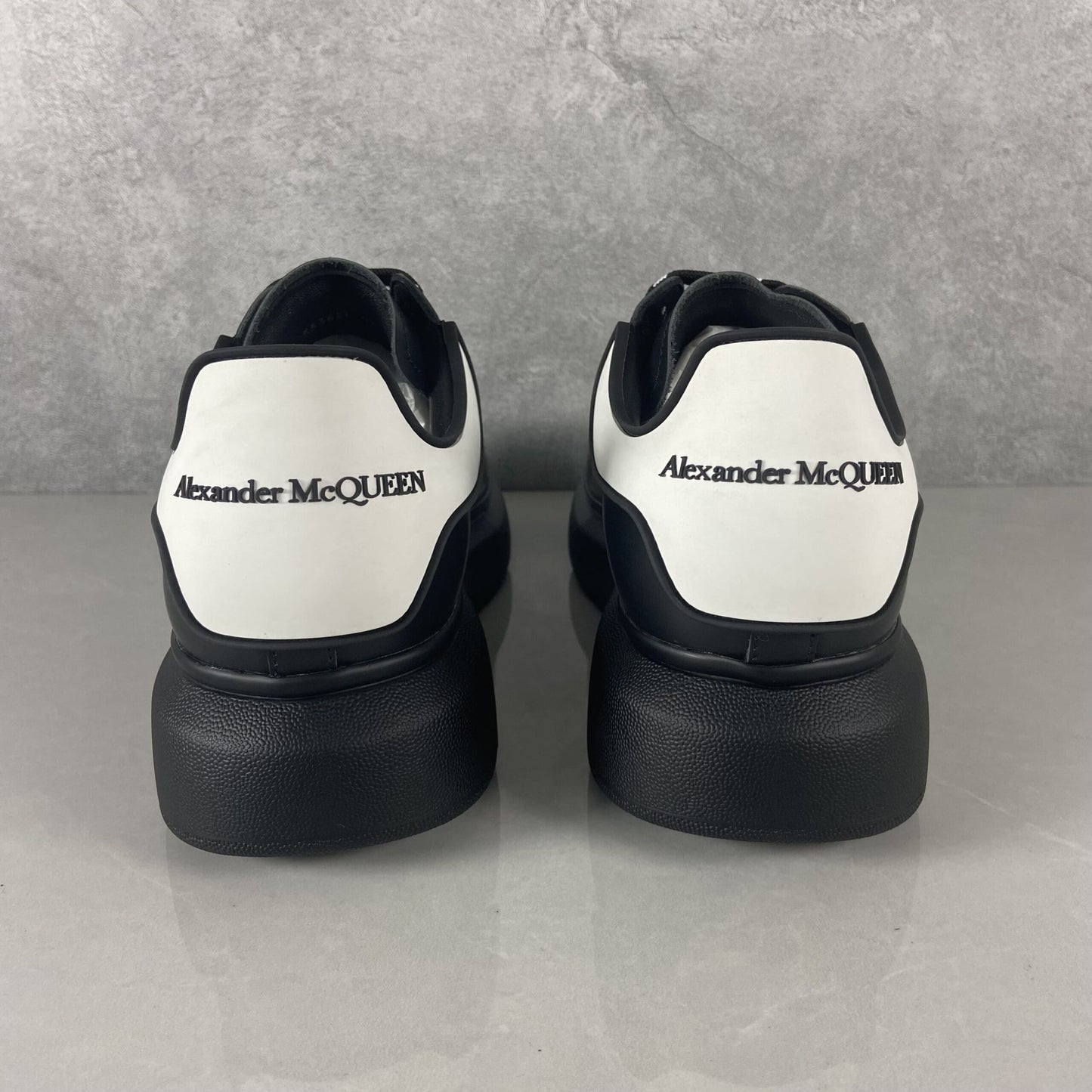Alexander McQueen Negru And Alb - prezentare produs