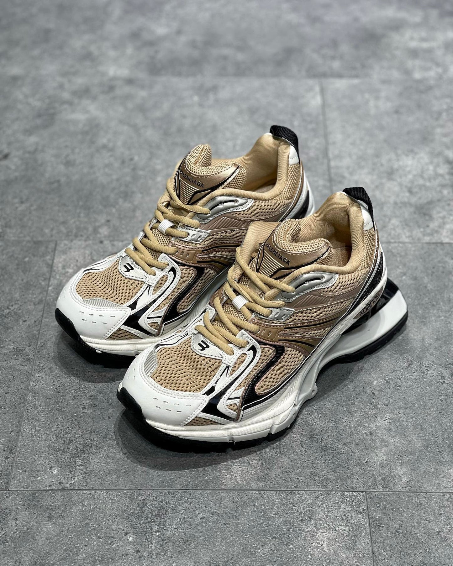 Balenciaga X Pande Crem Alb - prezentare produs