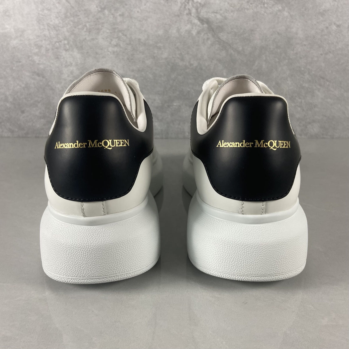 Alexander McQueen Alb Negru - prezentare produs