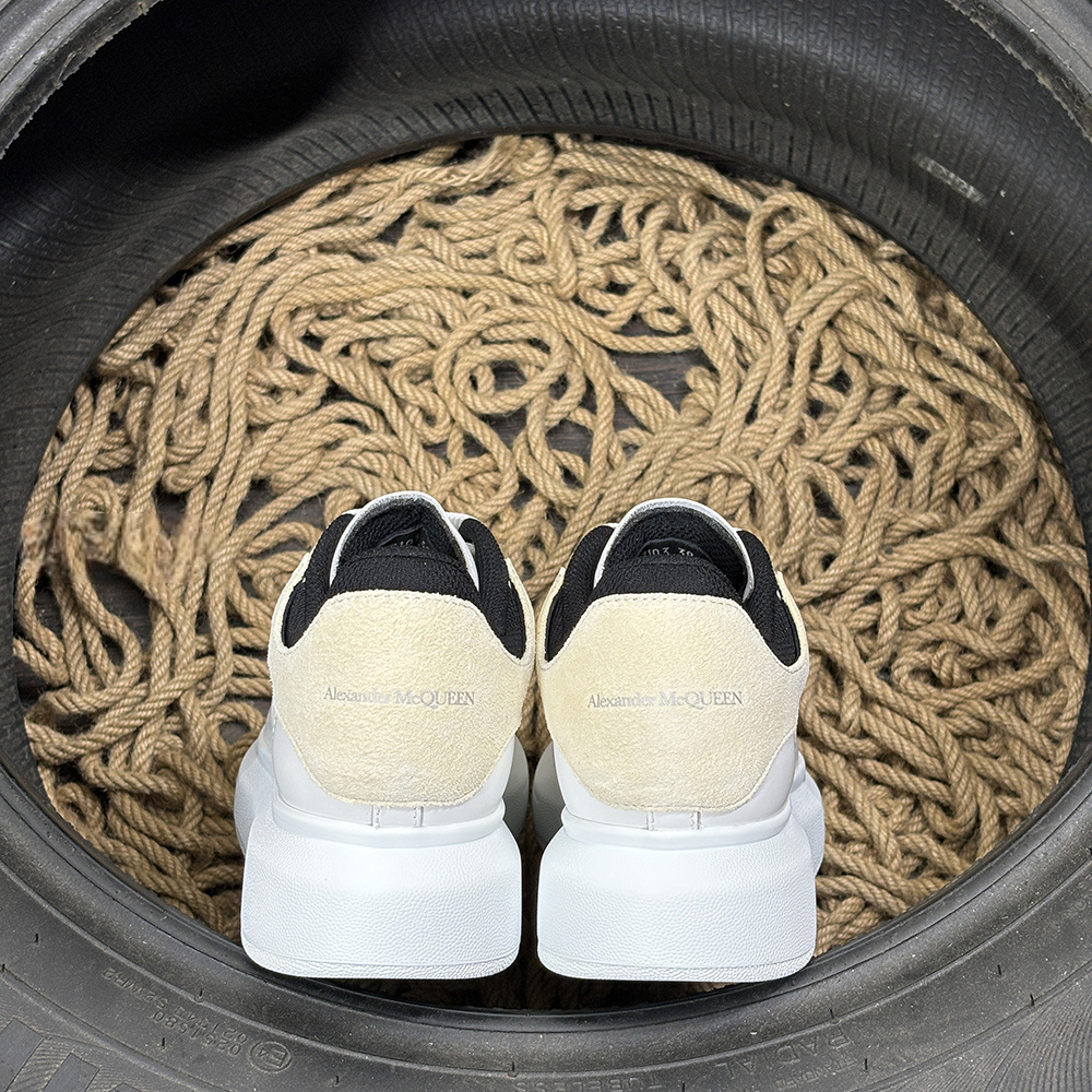 Alexander McQueen Deschis Roz - prezentare produs