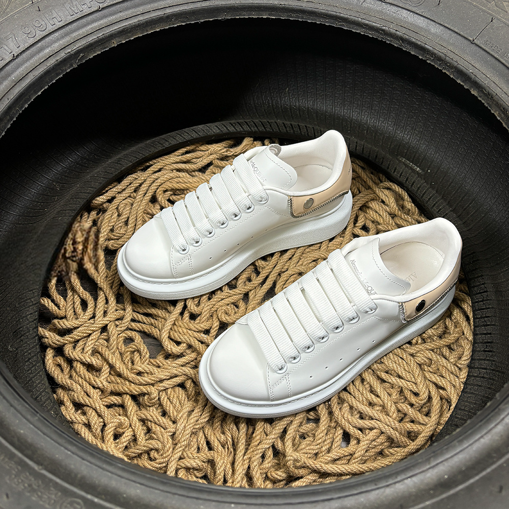 Alexander McQueen Deschis Roz - prezentare produs