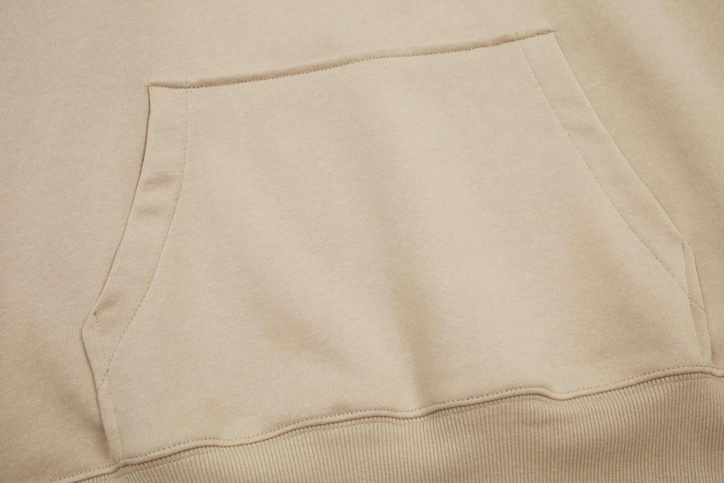 Ami Paris Hanorac Light Maro - prezentare produs