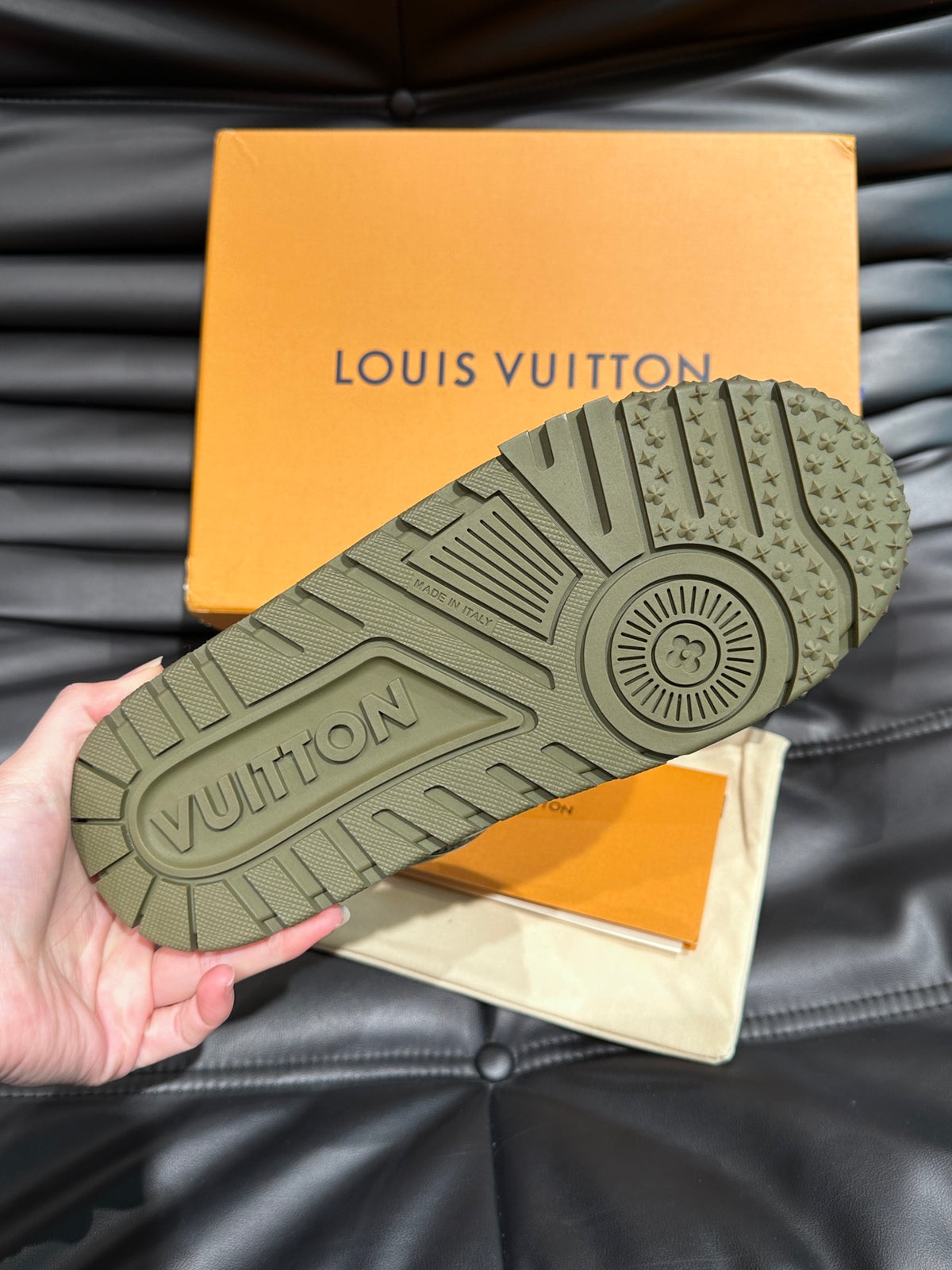 Louis Vuitton LV Pantofi sport Maxi Army - prezentare produs