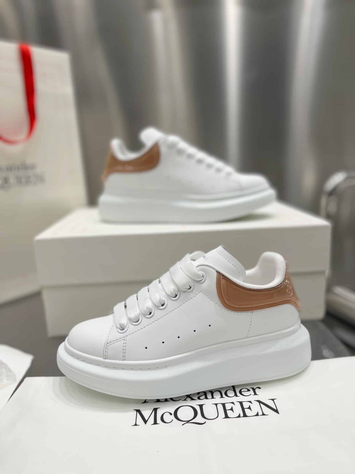 Alexander McQueen Maro Rubber - prezentare produs
