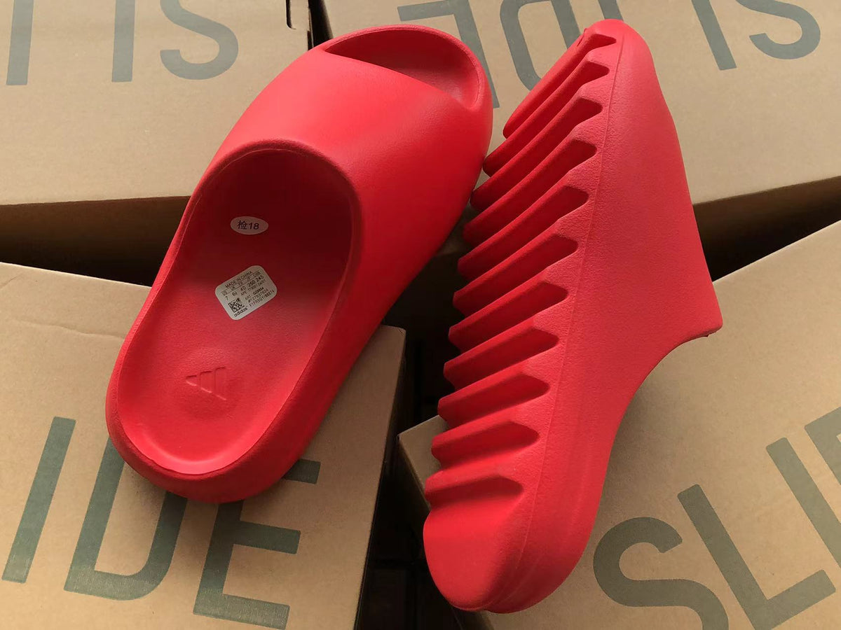 Adidas Yeezy Slapi Roșu - prezentare produs