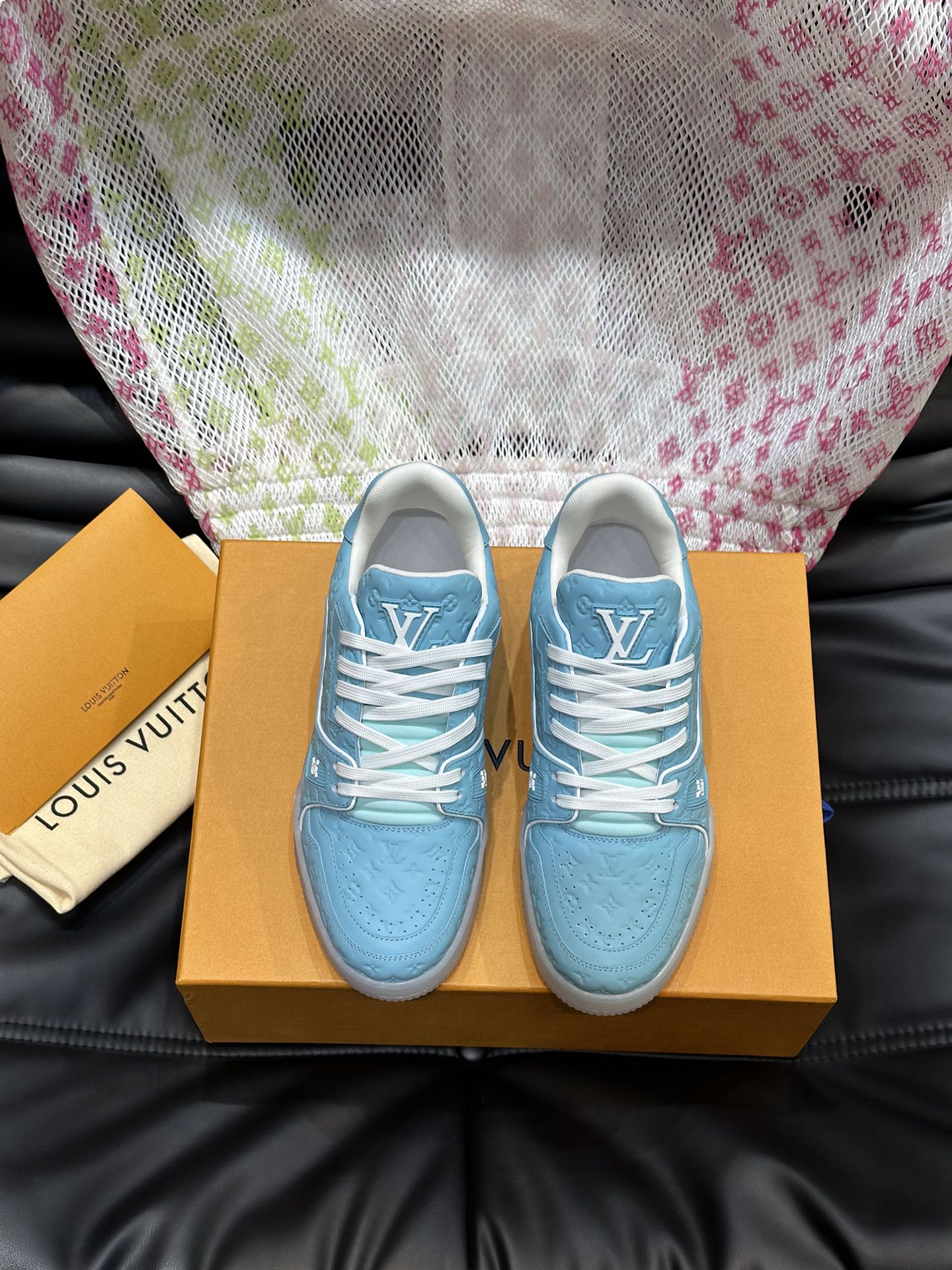 Louis Vuitton LV 600a Albastru - prezentare produs