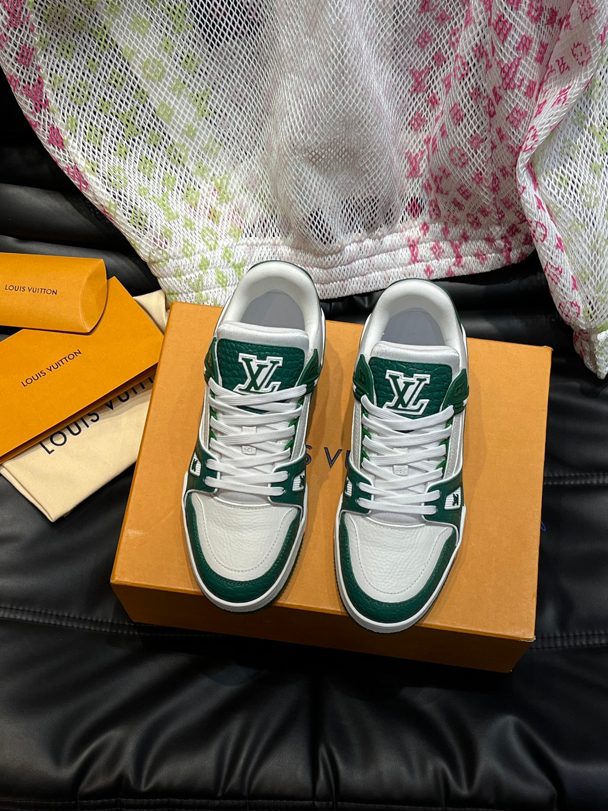 Louis Vuitton LV 600a Verde Alb - prezentare produs