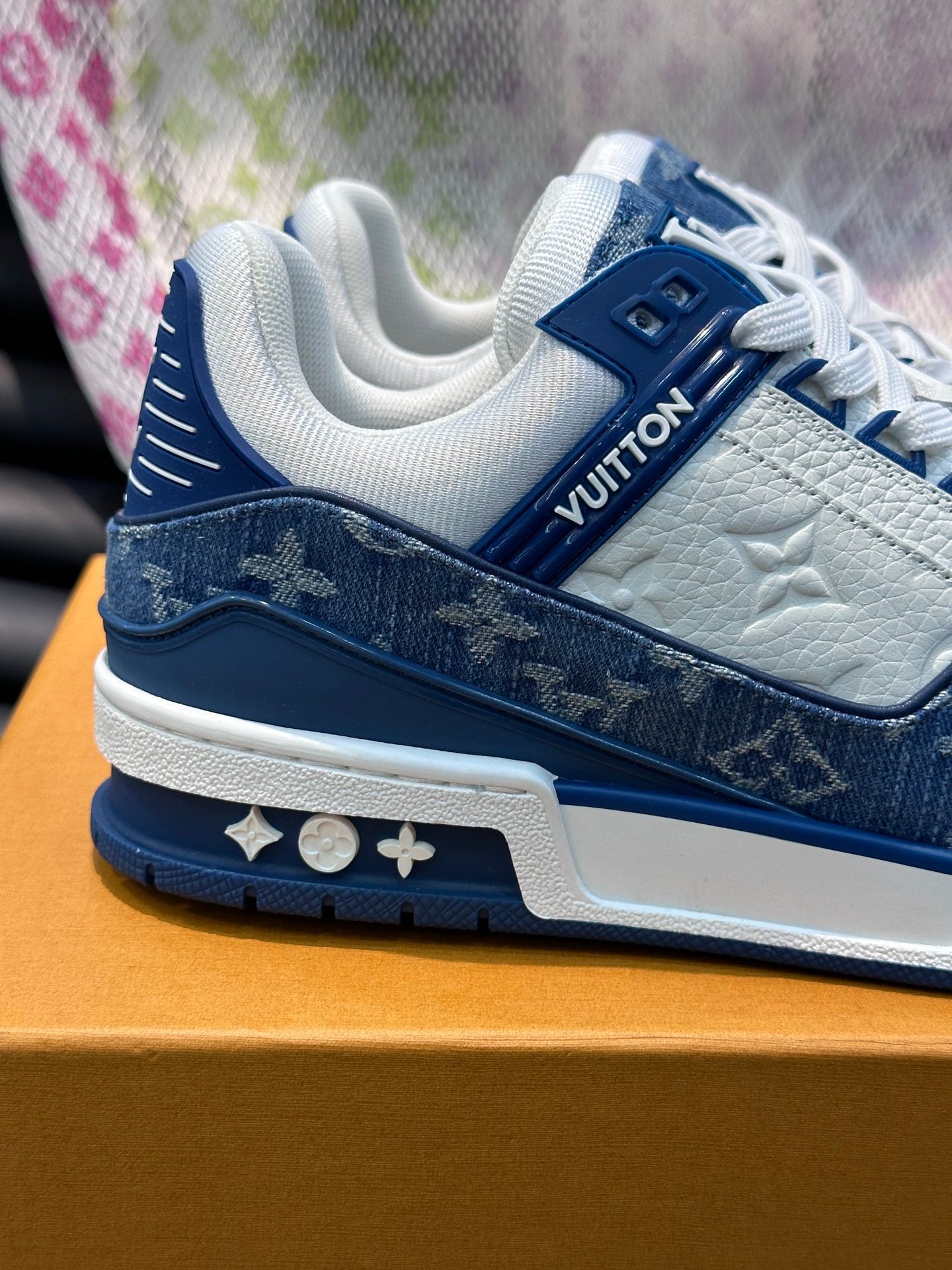 Louis Vuitton LV 600a Albastru Pattern - prezentare produs