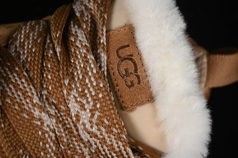 UGG Clasic Maro - prezentare produs