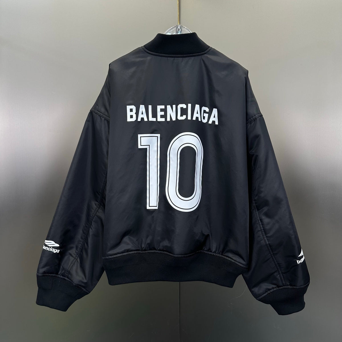 Balenciaga Exclusive Clothing - prezentare produs