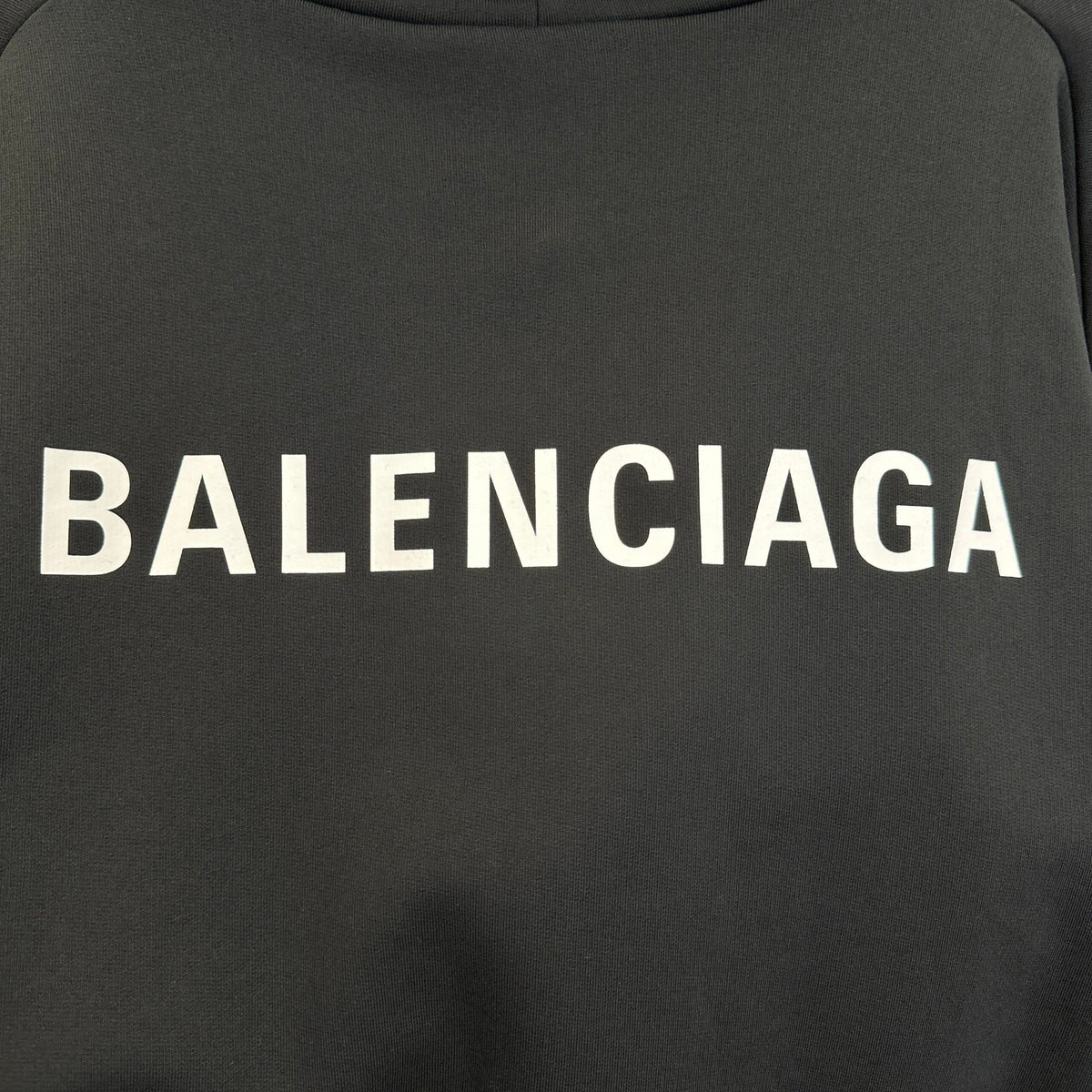 Balenciaga Exclusive Clothing - prezentare produs