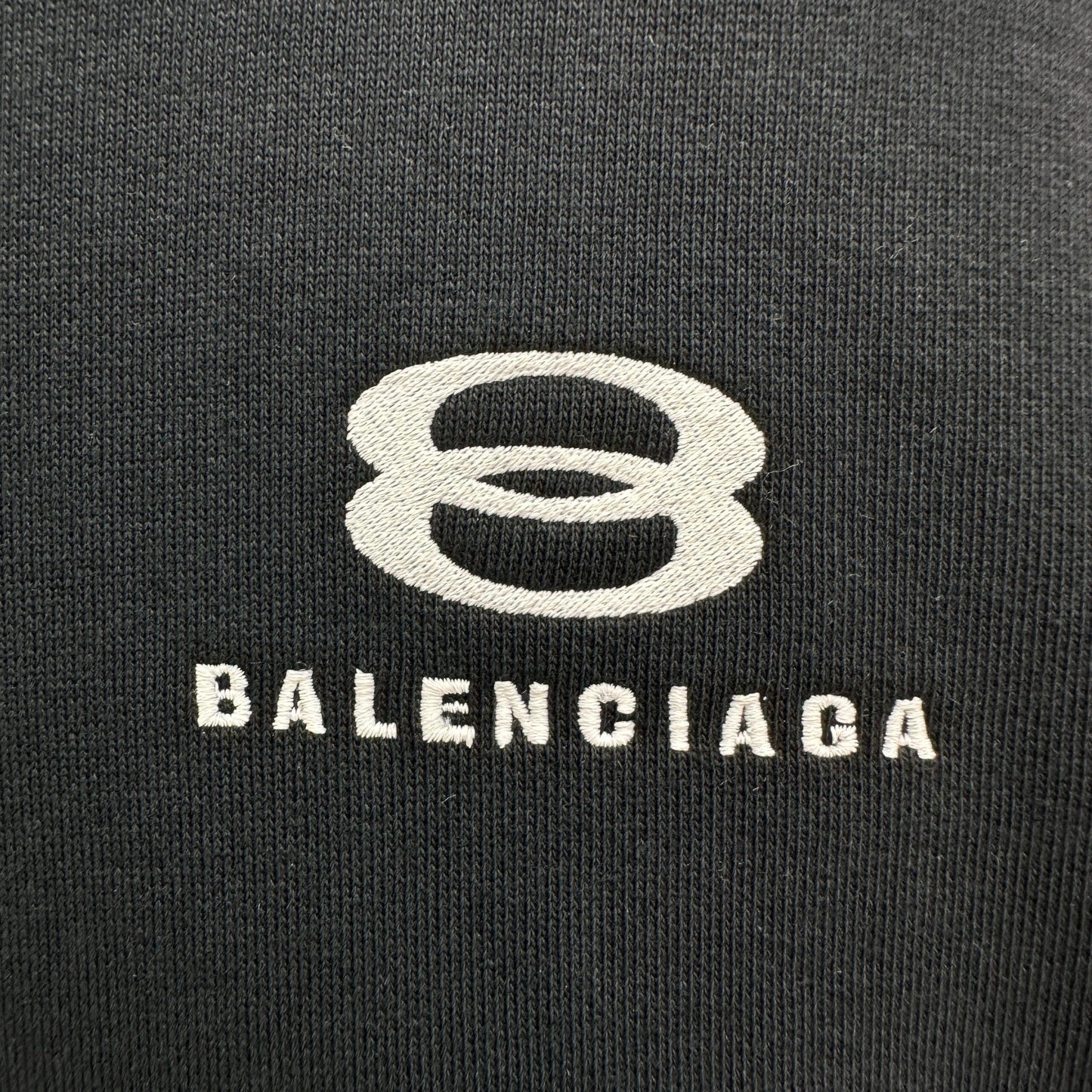 Balenciaga Exclusive Clothing - prezentare produs