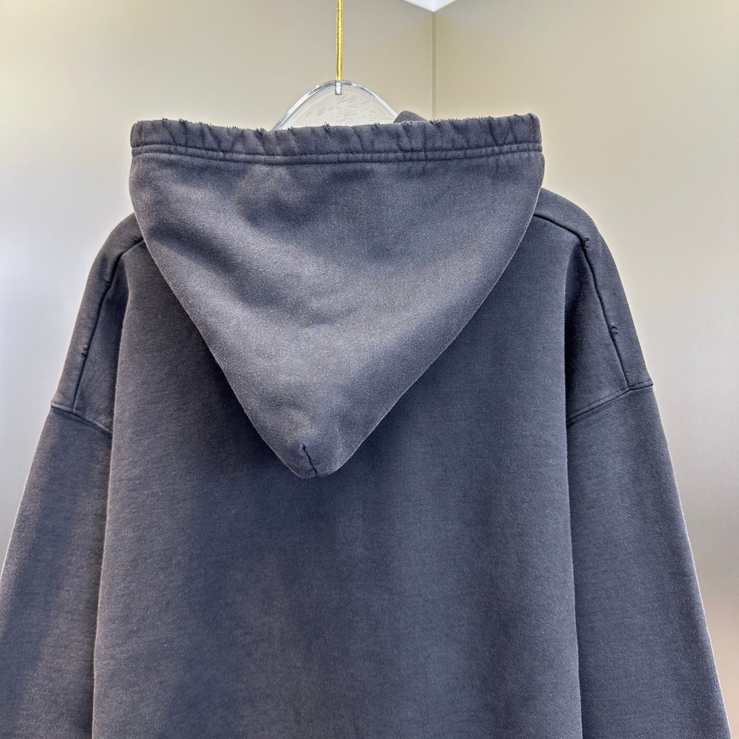 Balenciaga Exclusive Clothing - prezentare produs