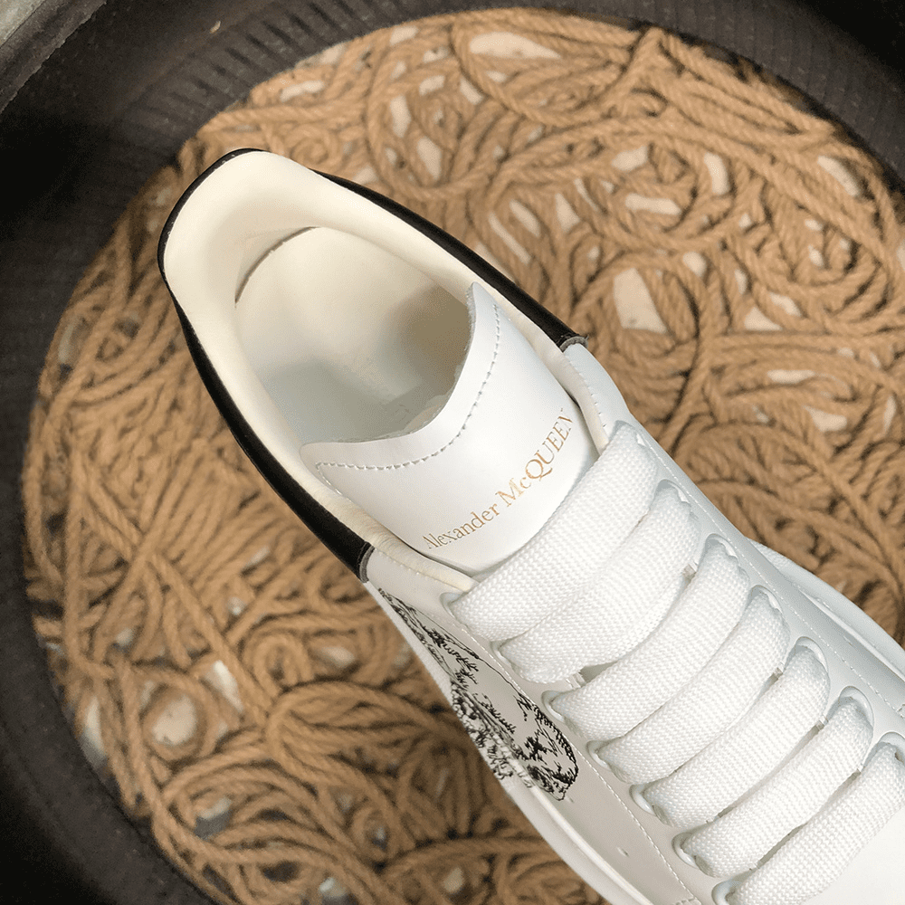 Alexander McQueen M08 - prezentare produs