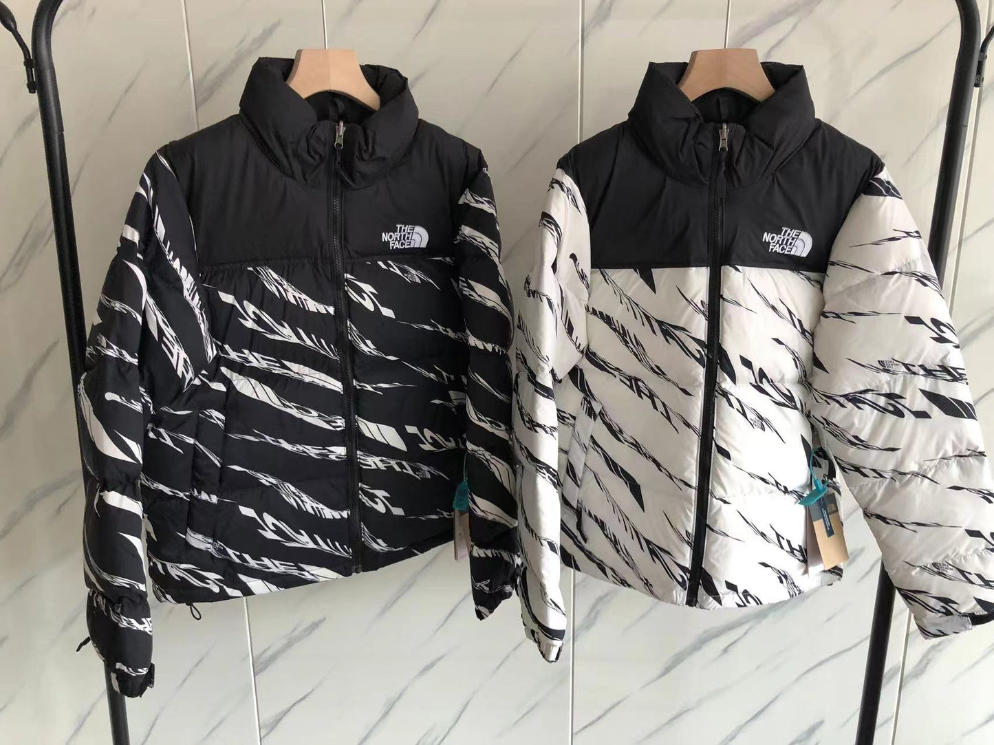 The North Face 700 Zebra Pattern - prezentare produs