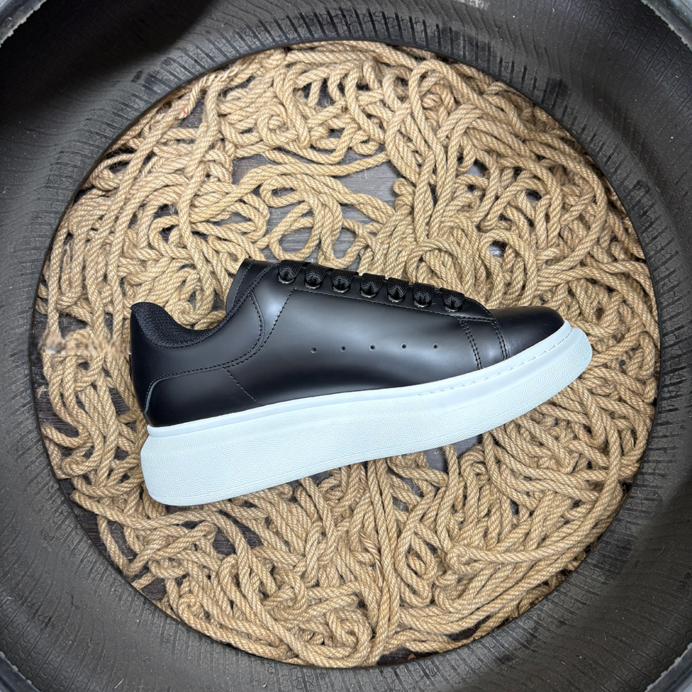 Alexander McQueen New Colecție - prezentare produs