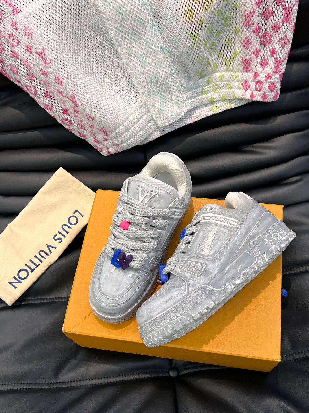 Louis Vuitton LV Pantofi sport Maxi Gri - prezentare produs