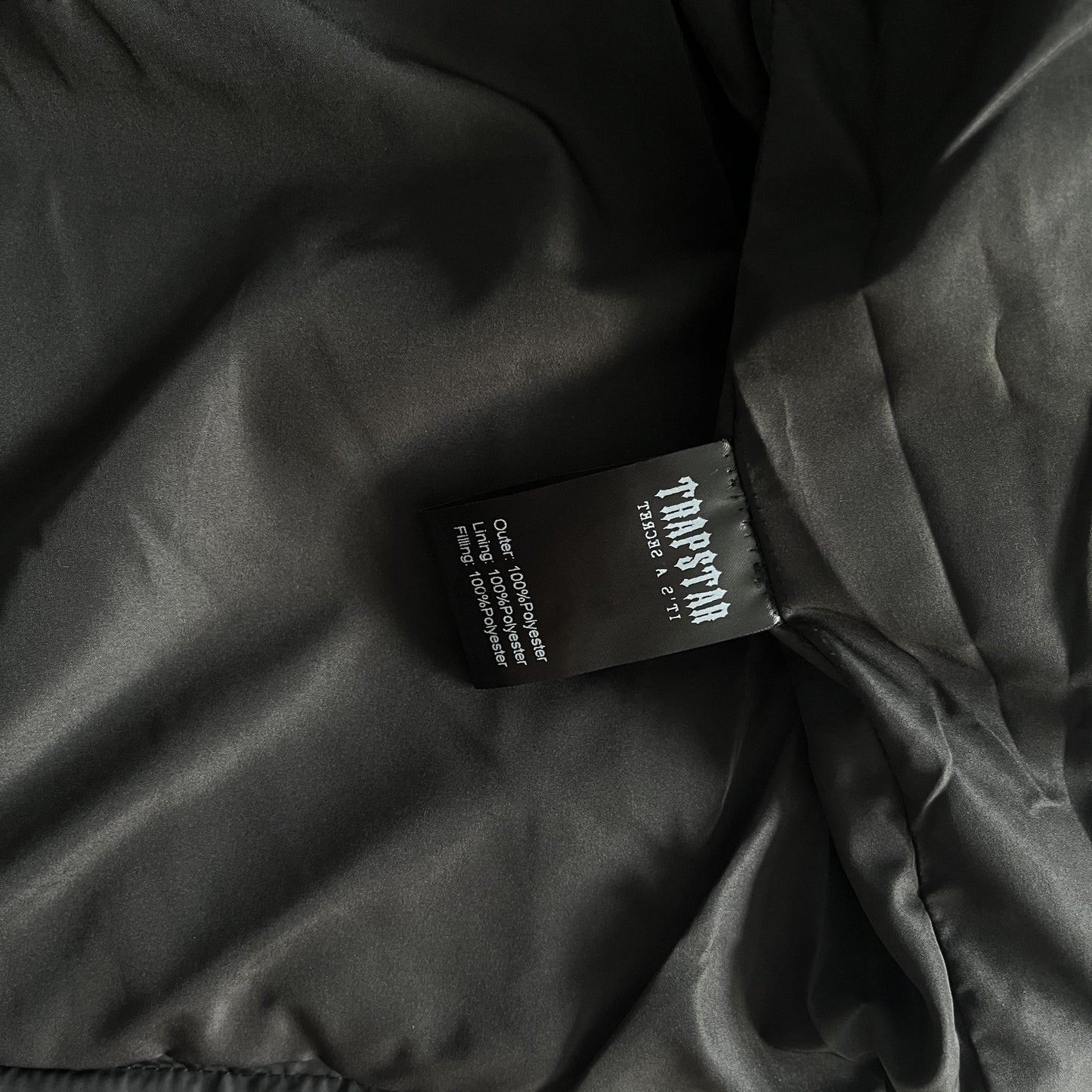 Trapstar Hyperdrive Puffer Geacă Negru Roșu Alb - prezentare produs