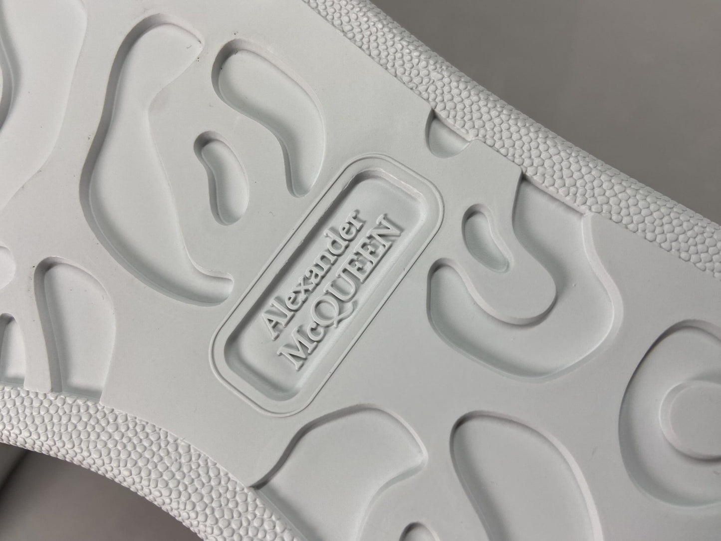 Alexander McQueen Alb Baby Albastru - prezentare produs