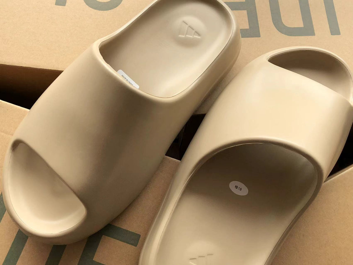 Adidas Yeezy Slapi Bone - prezentare produs