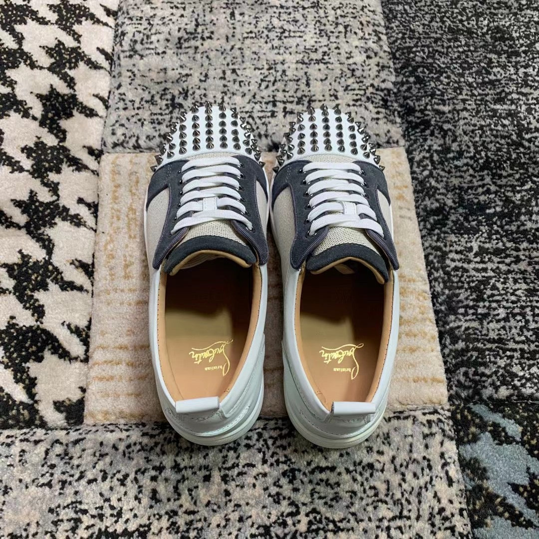 Christian Louboutin Low Argintiu Spikes - prezentare produs