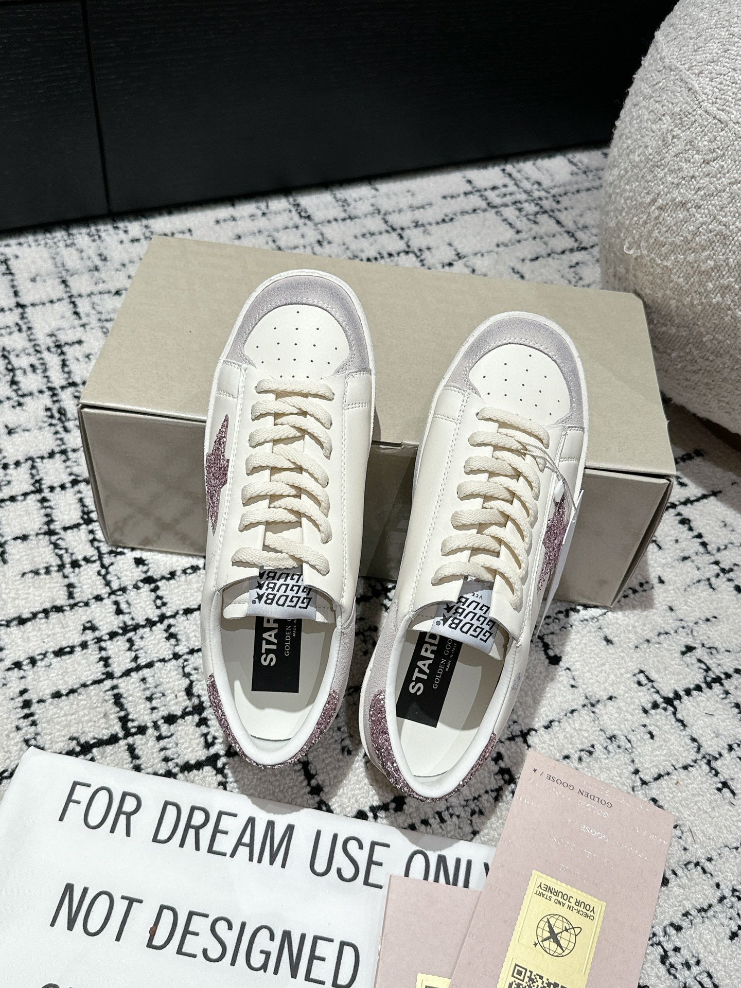 Golden Goose Deluxe G04 Pantofi sport - prezentare produs