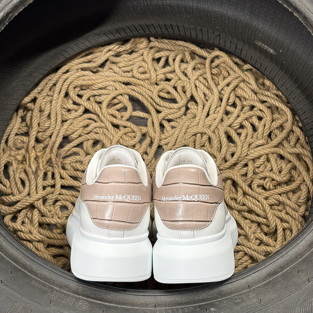 Alexander McQueen Roz Piele - prezentare produs