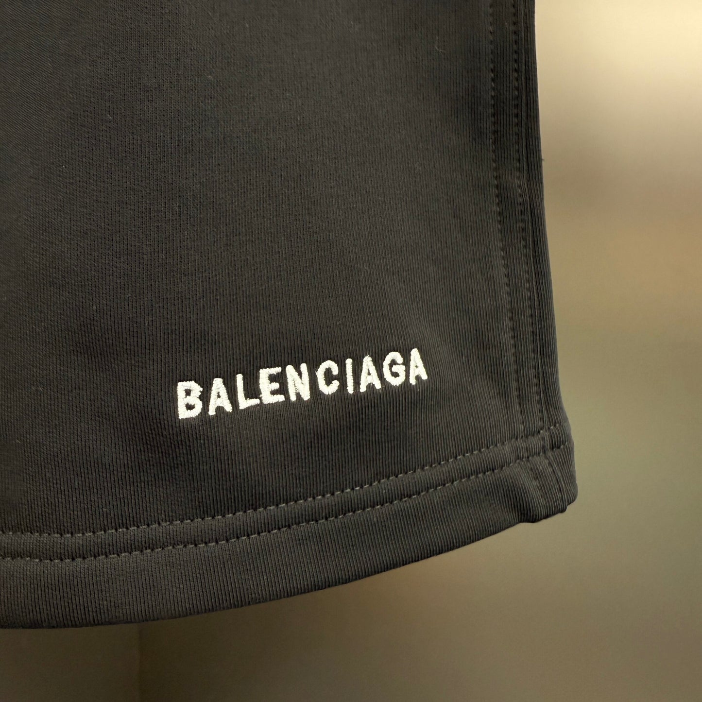 Balenciaga Short Exclusive Clothing - prezentare produs