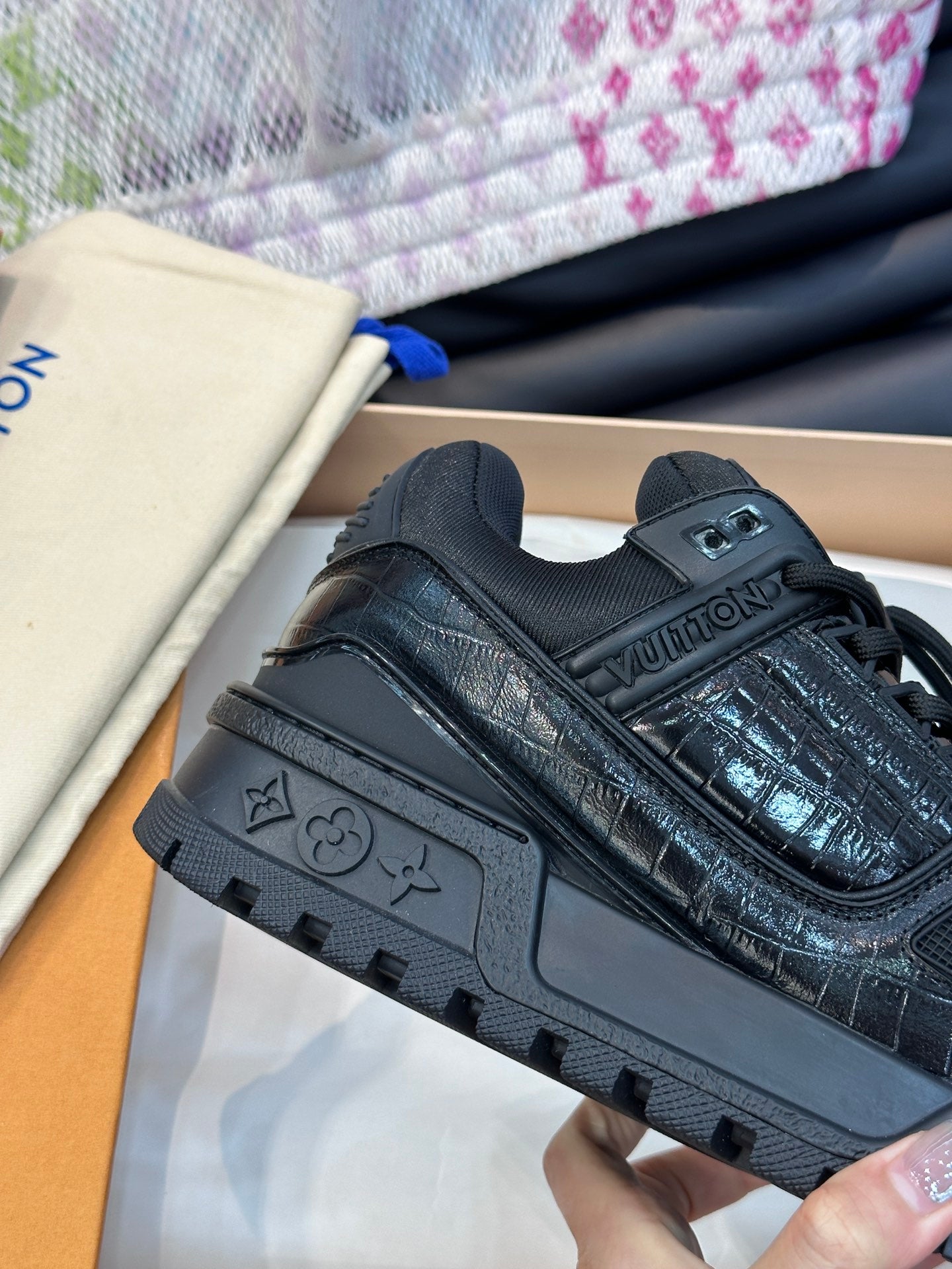 Louis Vuitton LV Trainers Maxi Negru - prezentare produs