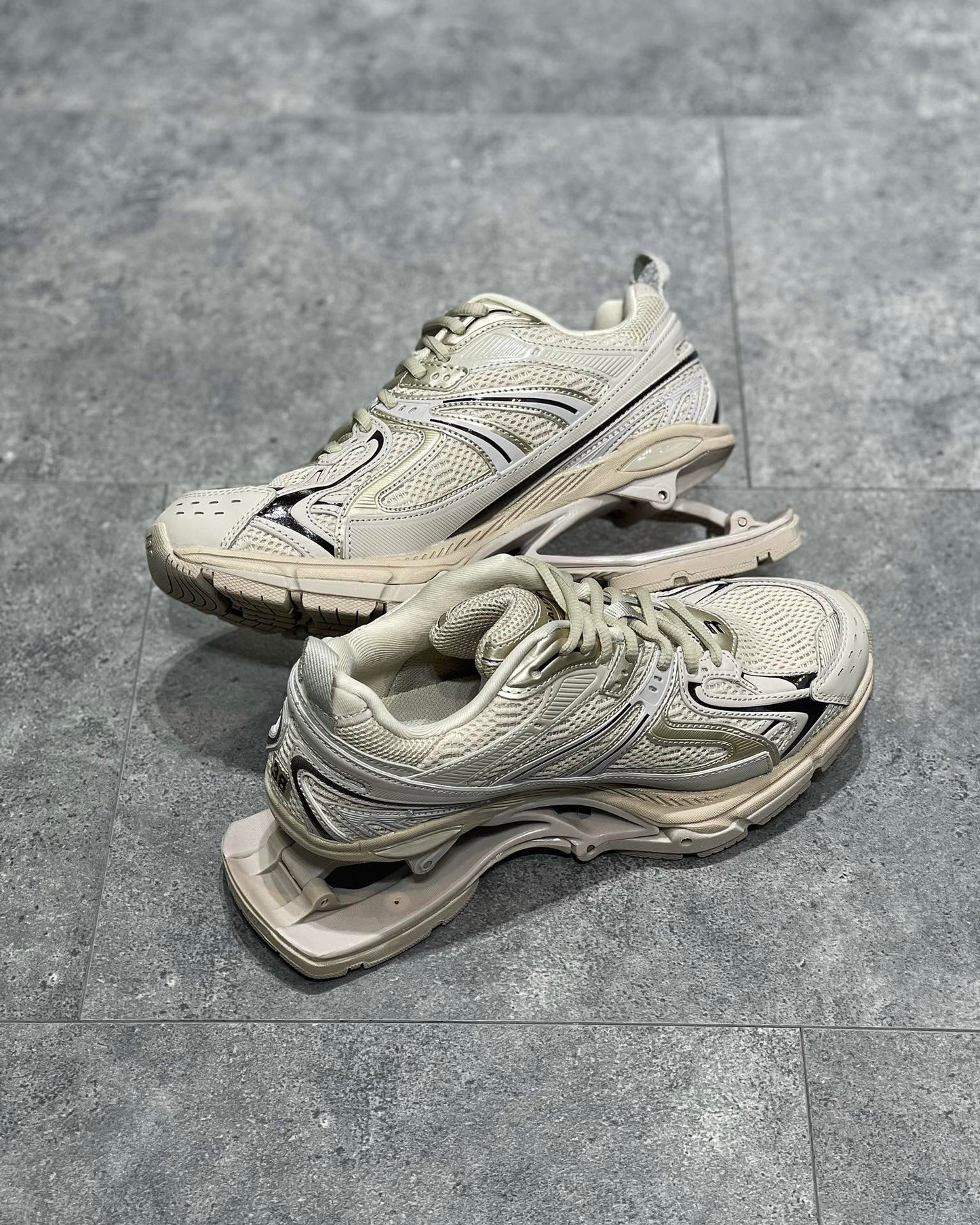 Balenciaga X Pander Crem Pantofi sport - prezentare produs