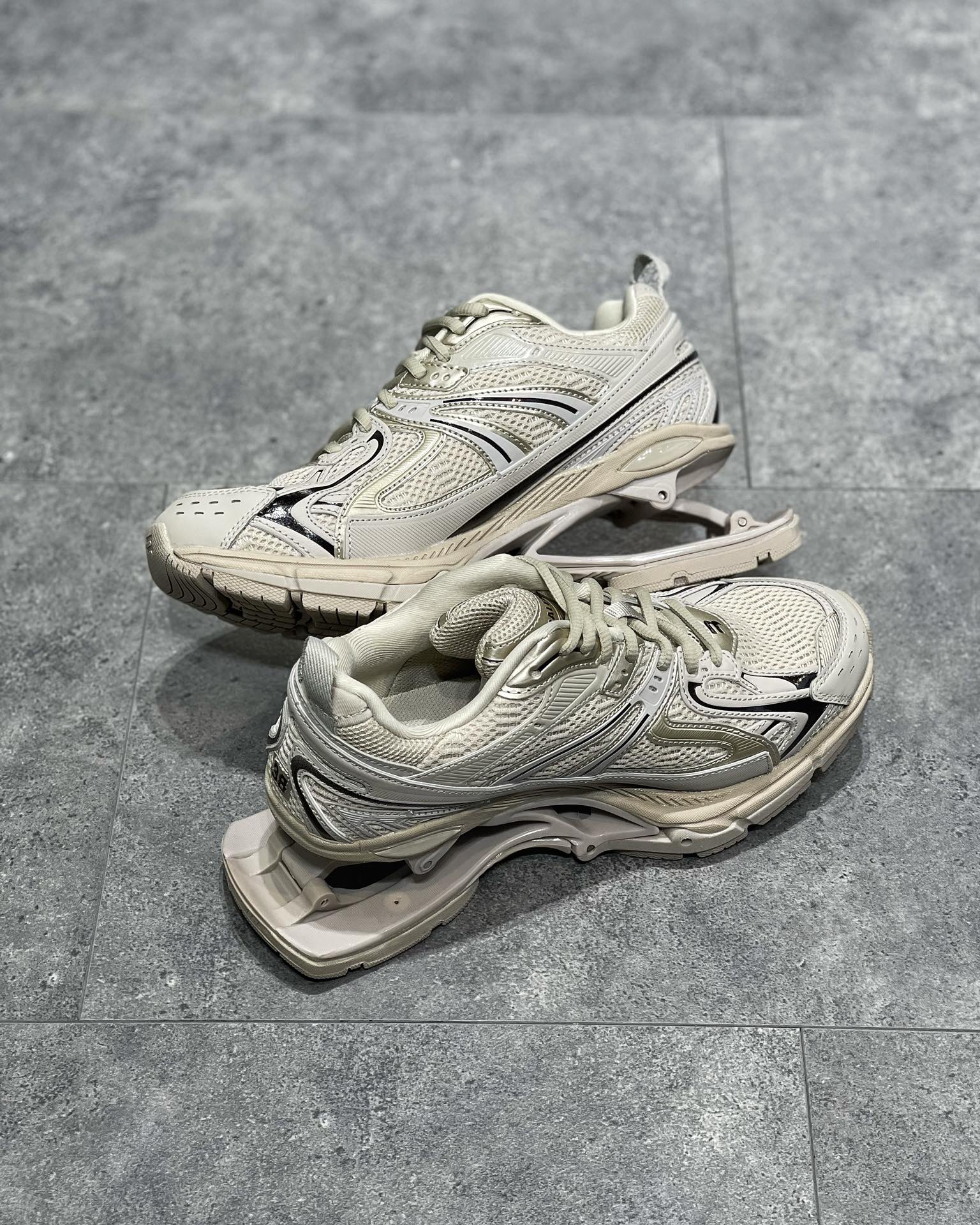 Balenciaga X Pander Crem Pantofi sport - prezentare produs