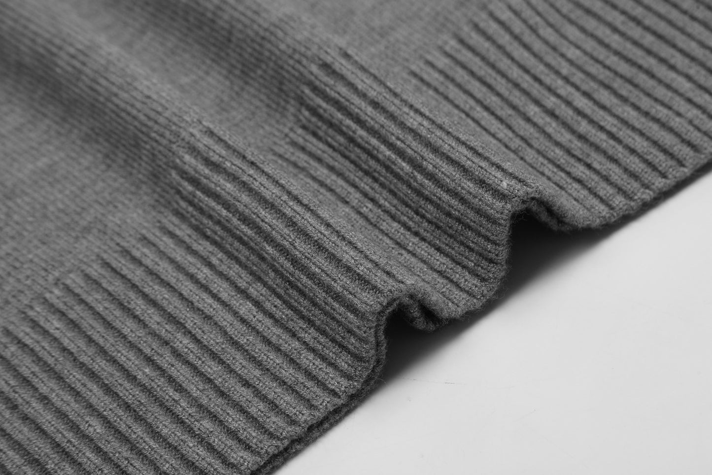 Ami Paris Pulover Negru - prezentare produs