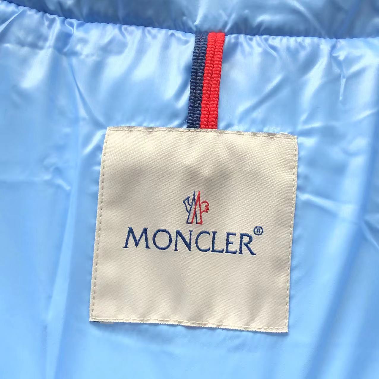 Moncler Geacă Detachable Hood Women - prezentare produs