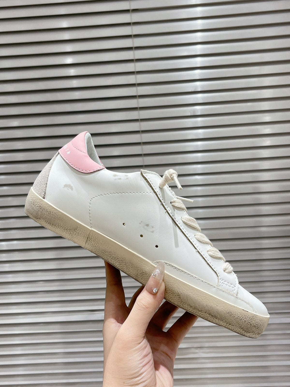 Golden Goose Deluxe G63 Pantofi sport - prezentare produs