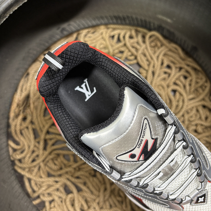 Louis Vuitton LV Tactic Roșu - prezentare produs