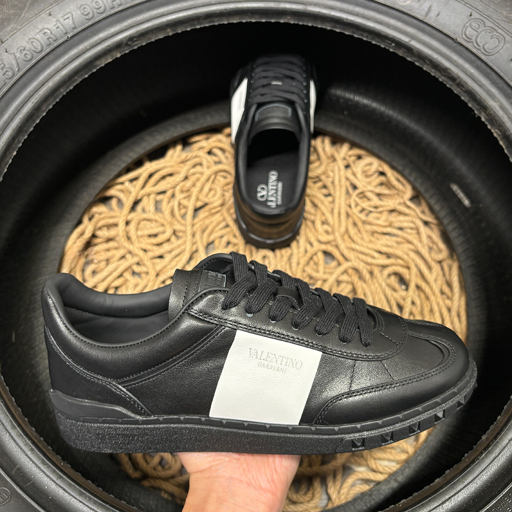 Valentino Upvillage Full Negru - prezentare produs