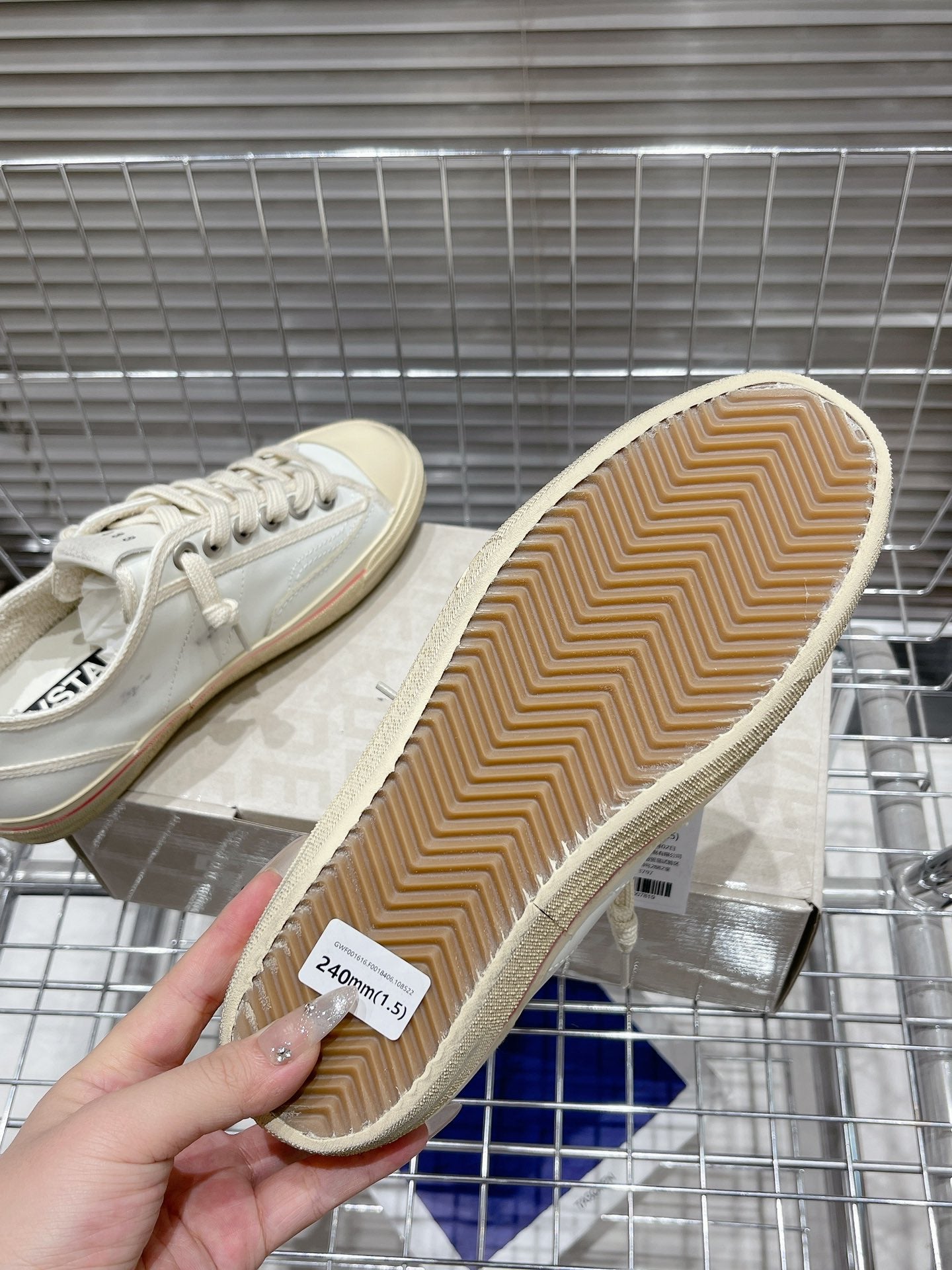 Golden Goose Deluxe G62 - prezentare produs