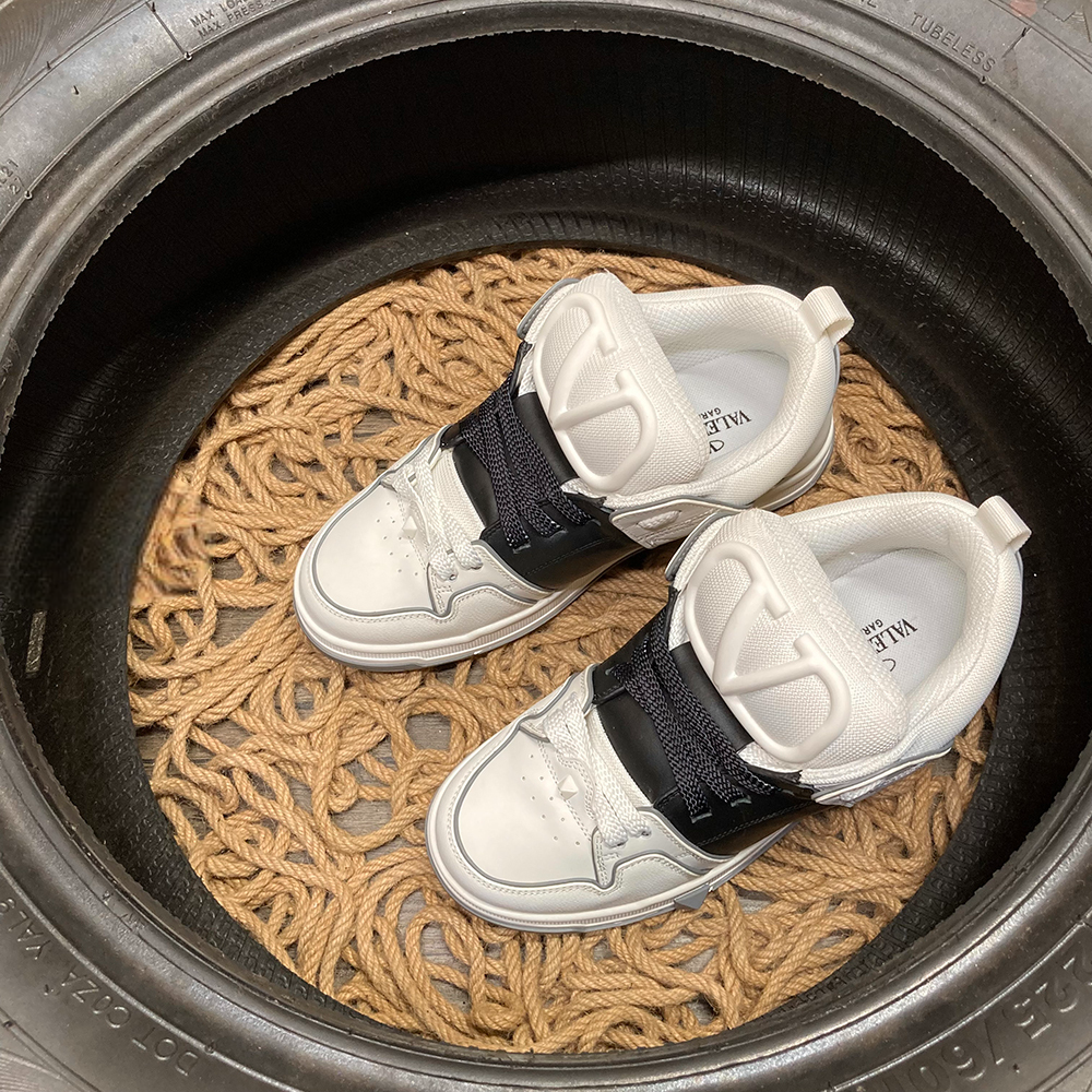Valentino Open Skate Negru - prezentare produs