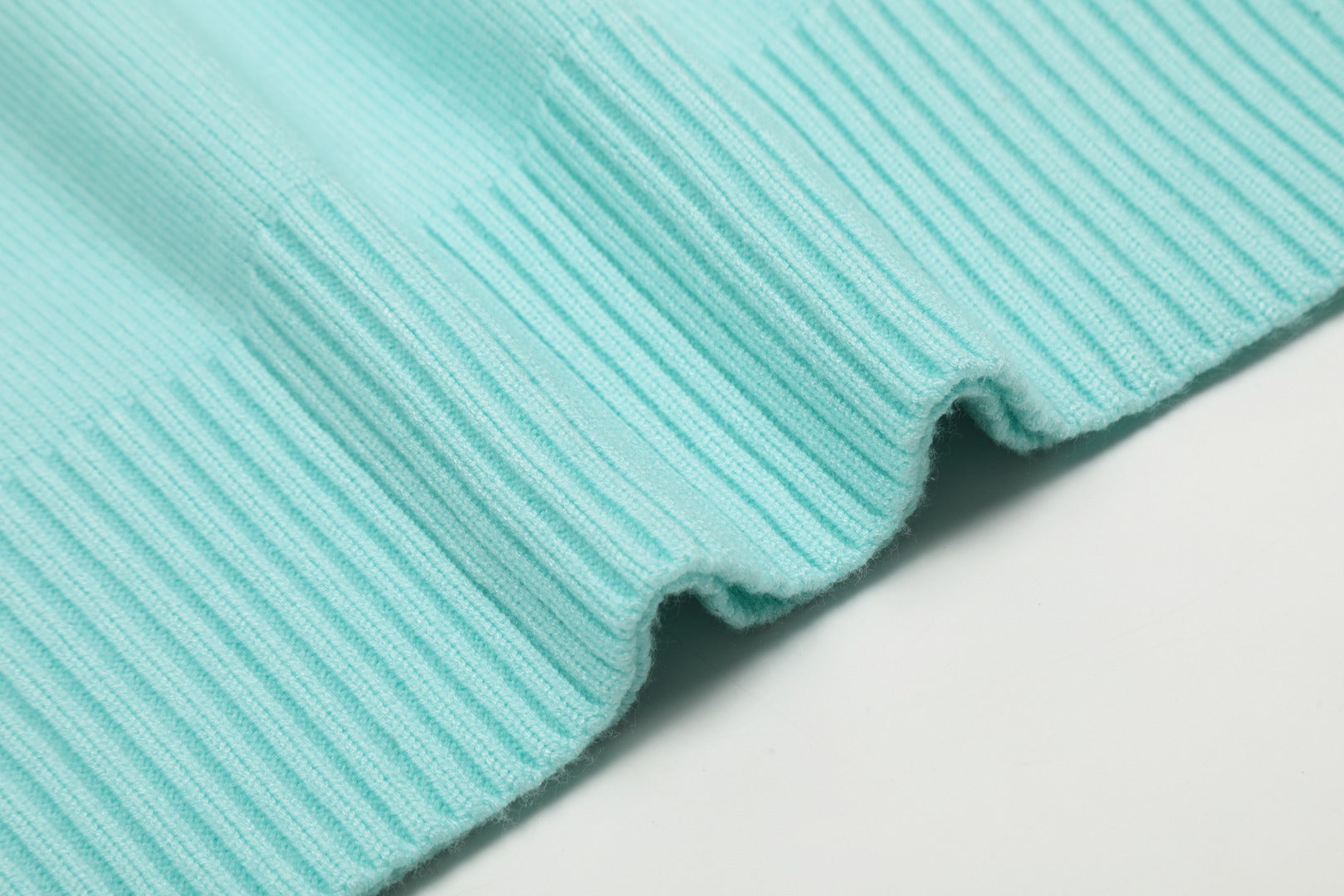 Ami Paris Pulover Turquoise - prezentare produs