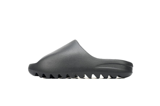 Adidas Yeezy Slapi Onyx - prezentare produs